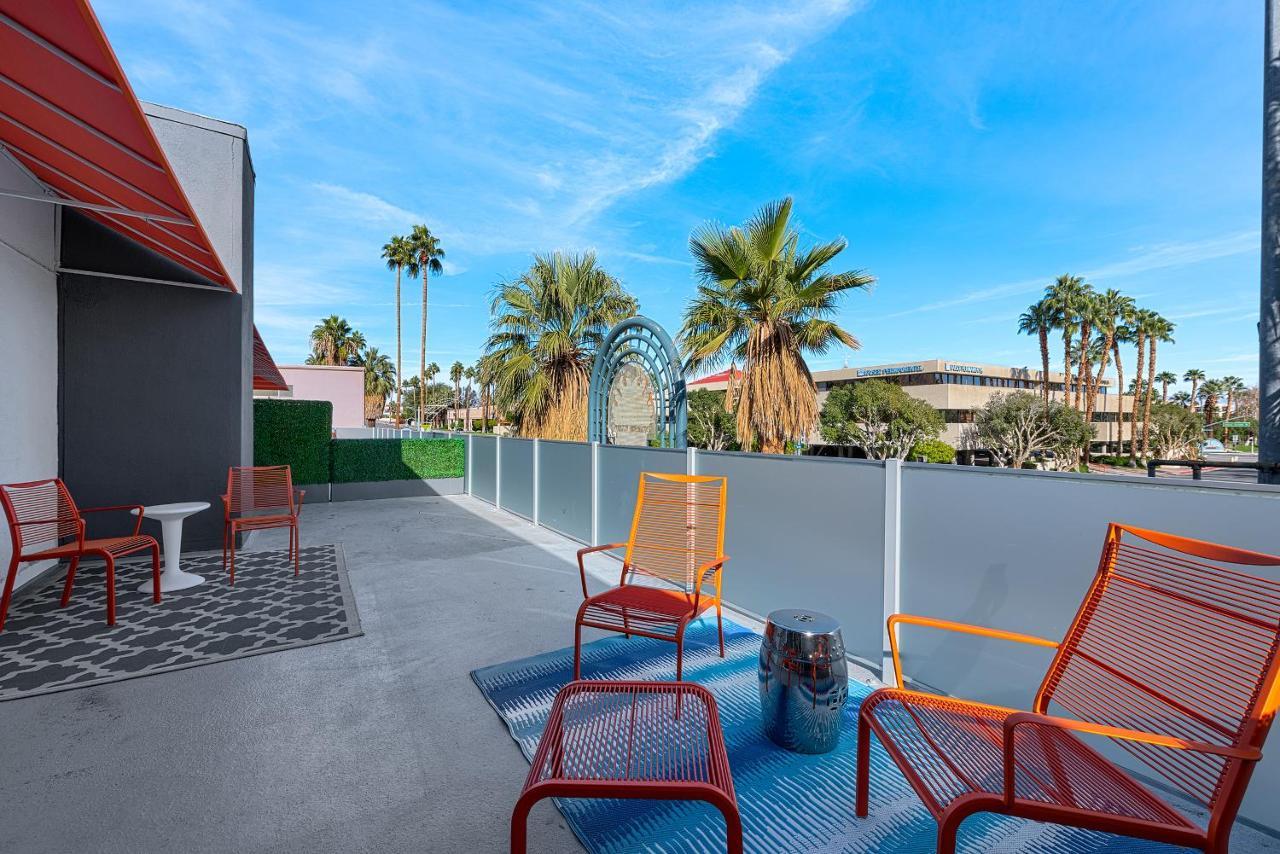The Twist Palm Springs 호텔 외부 사진